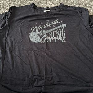 Womens shirt, size XL.